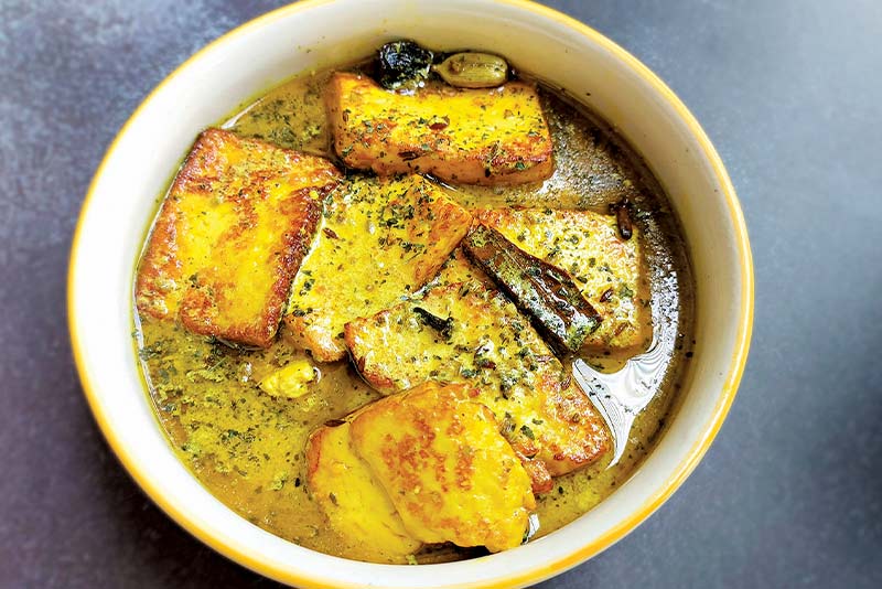 Leider Chaman (Yellow Paneer Curry)