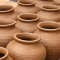 How does water inside clay pots get cold?