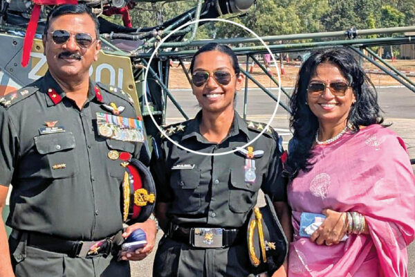 Female Army Officer Follows in Father’s Footsteps to Earn Aviation Wings