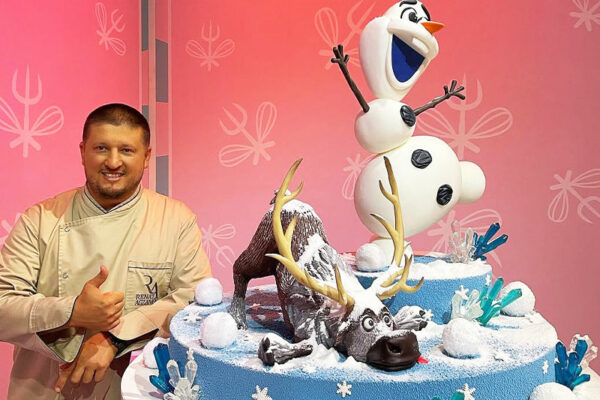 Meet a Retired Russian Boxer Who Is Famous for His Artistic Cakes