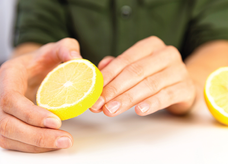 What Happens to Your Skin When You Rub It With Lemon? 