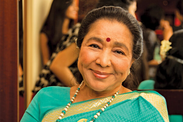India Bids Farewell to Legendary Singer Asha Bhosle