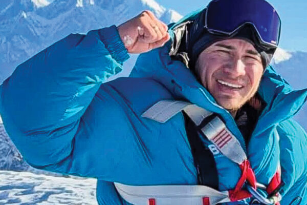 Double Amputee Becomes First to Scale Everest Using His Hands